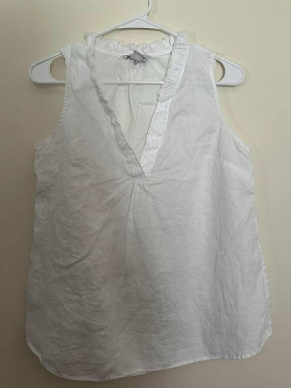 Tommy Bahama White Sleeveless V-Neck Ruffle Trim Camisole